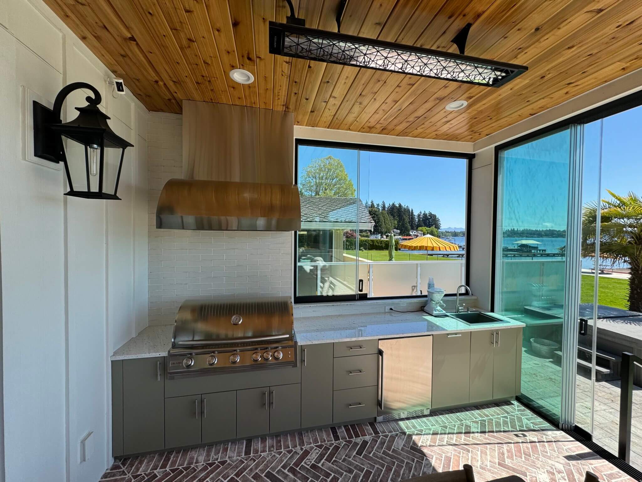 Project Spotlight: Summer-Perfect Screened-In Outdoor Kitchen - Werever ...